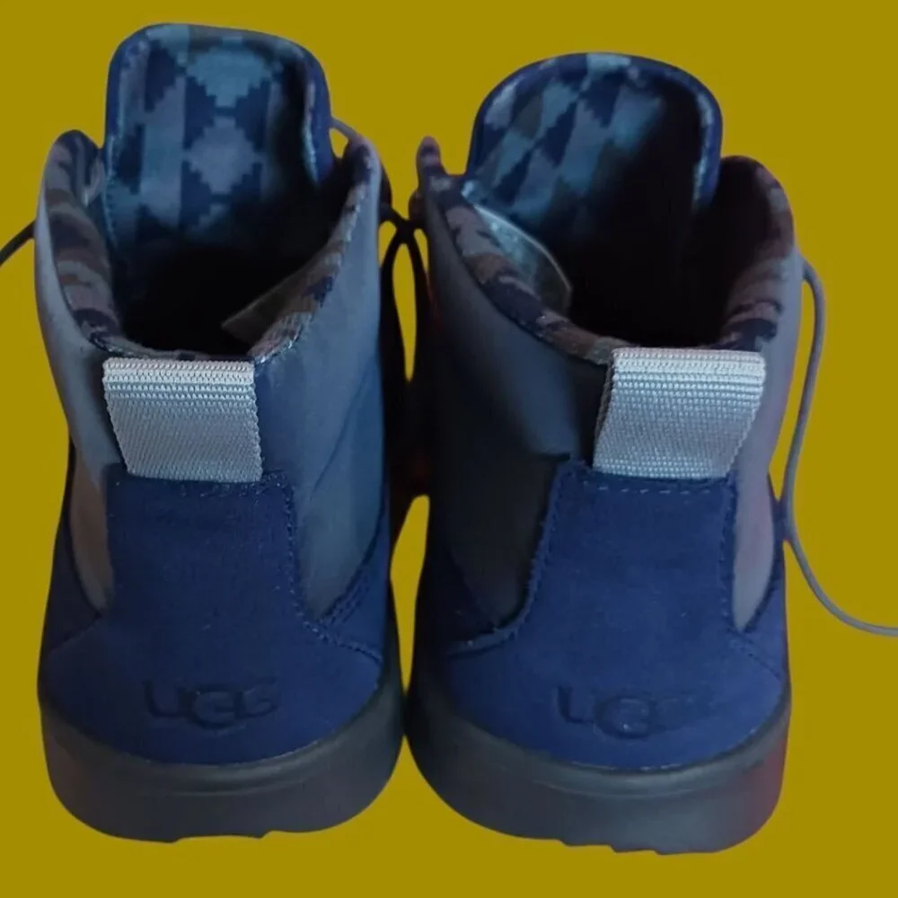 UGG Blue Youth Reflective Canoe Chukka Boots Navy Blue Size 6